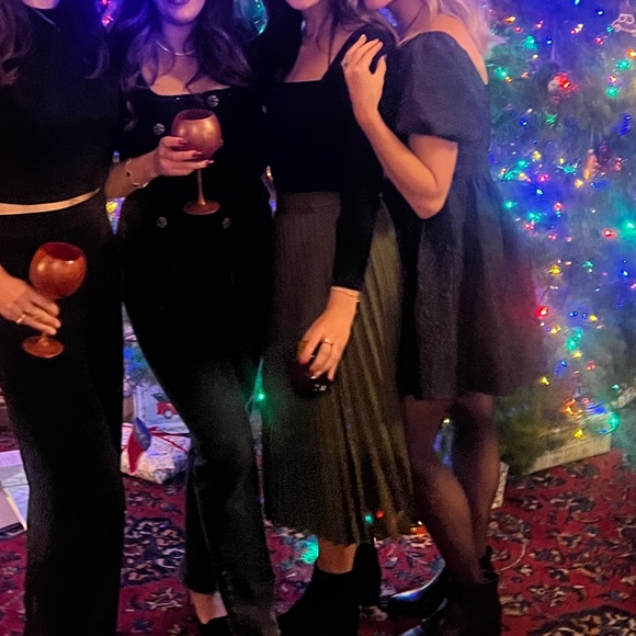 Pleated green skirt - Picture 2 of 2